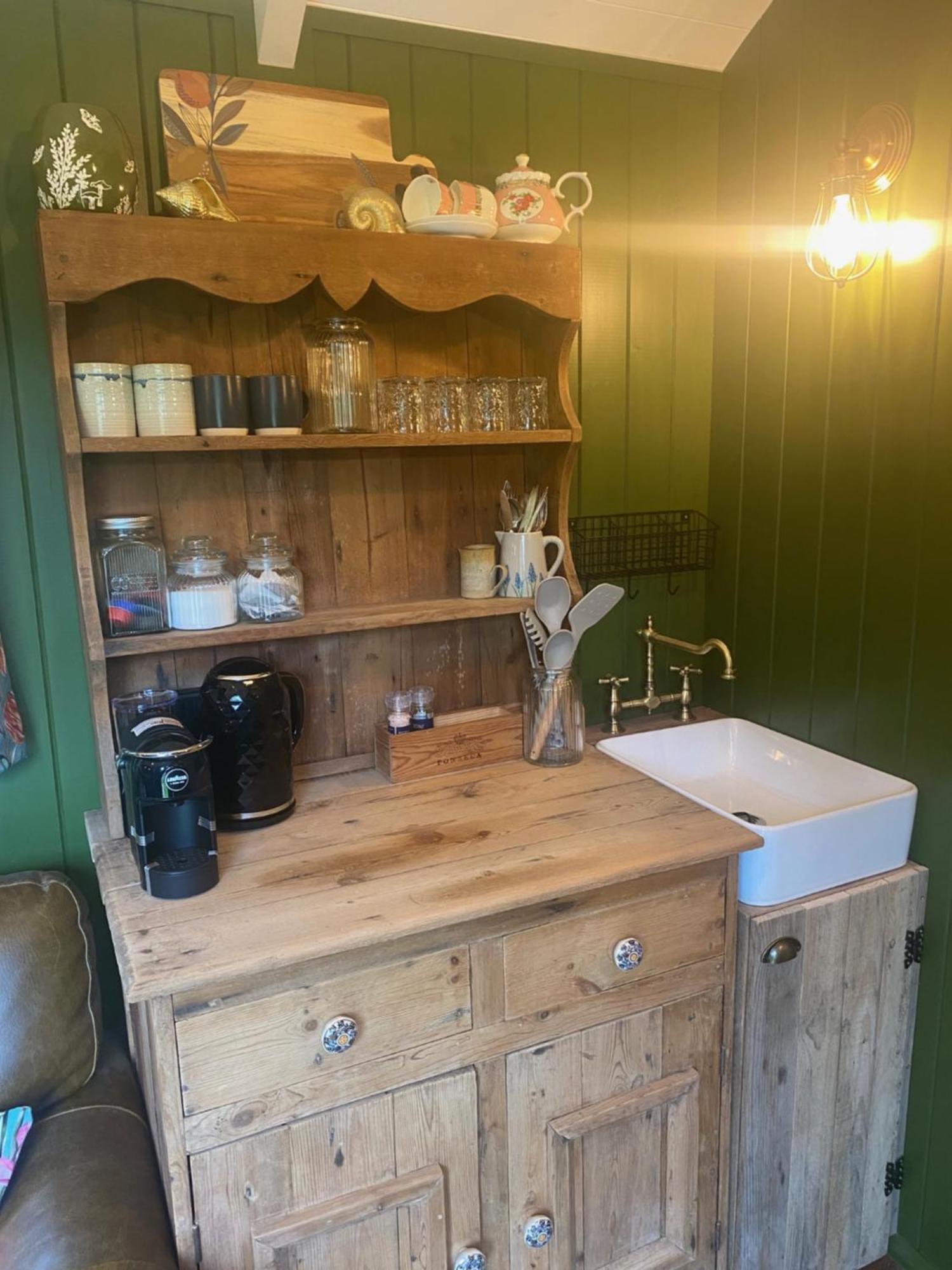 The Goose Nest Luxury Lakeside Shepherd Hut In Cardinham Woods, Cornwall エクステリア 写真